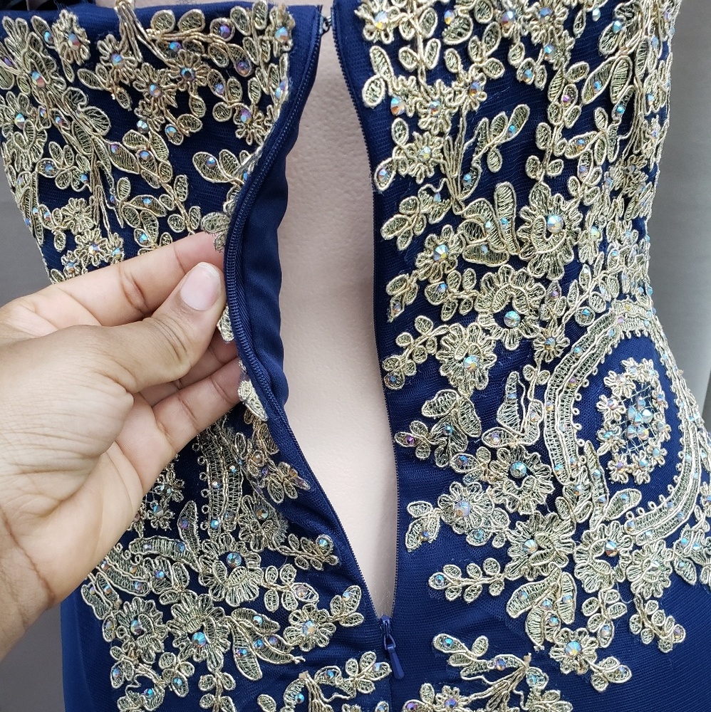 Formal Dress - Picture 5 of 8